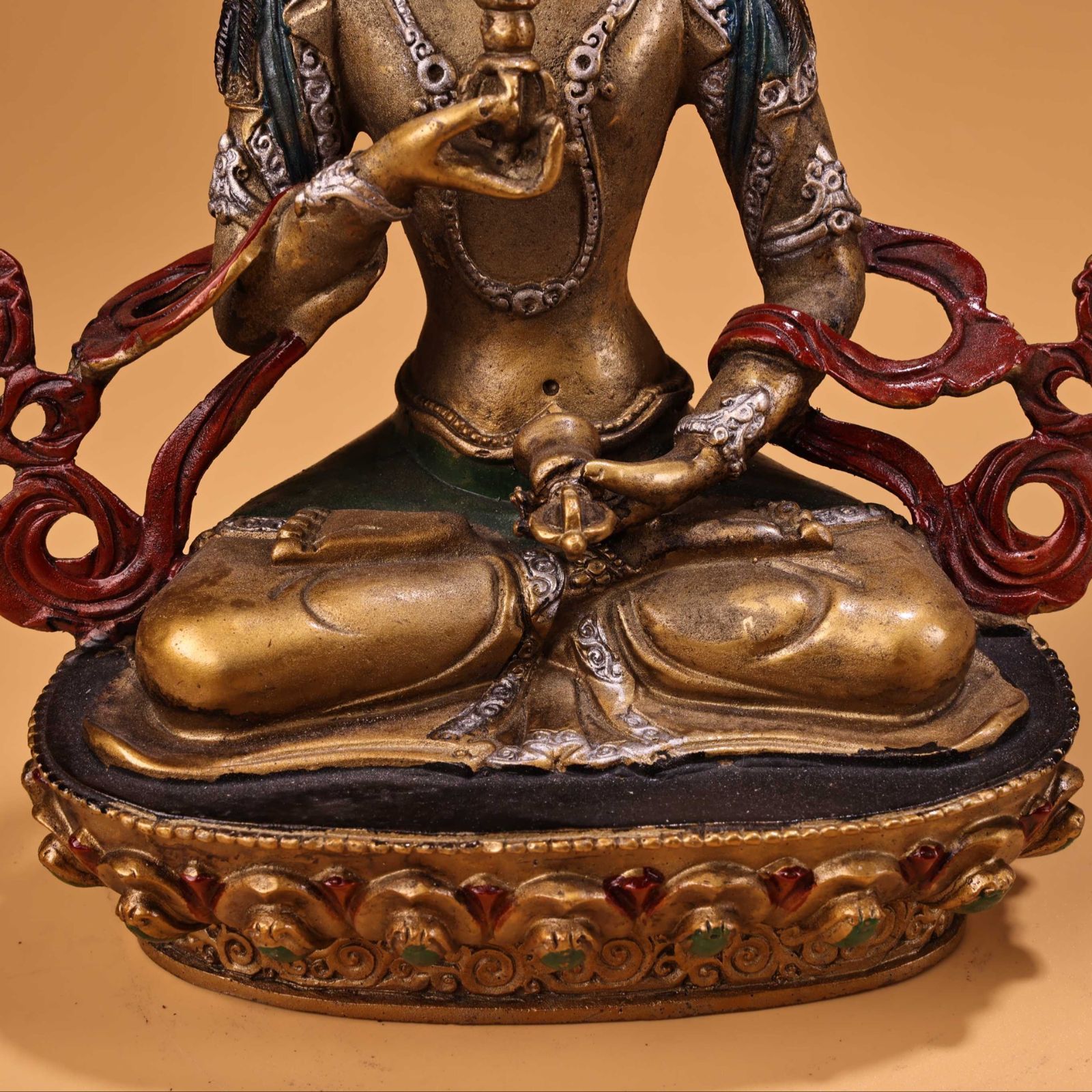 仏像と獅子の銅製香炉 仏像と獅子の銅製香炉