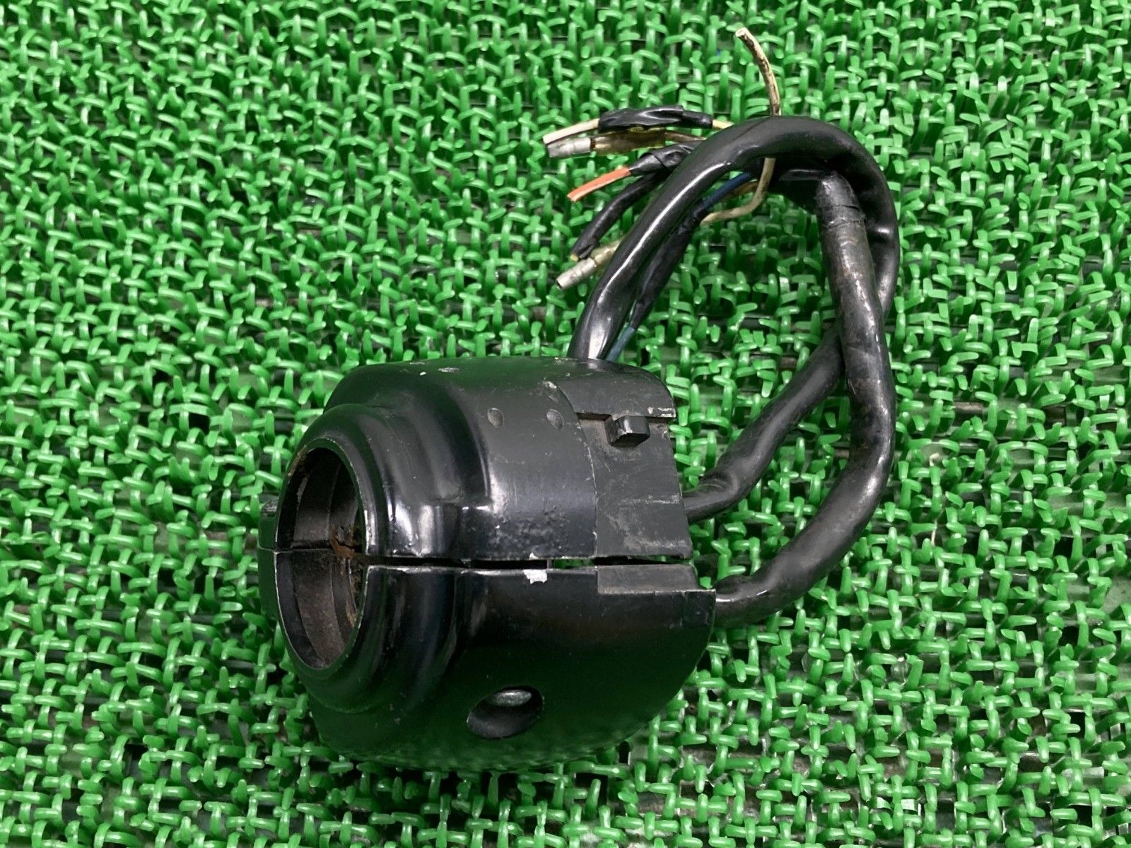 ソフテイル ハンドルスイッチ 左 ハーレー 純正 バイク 部品 TC88 TC96 修復素材に 割れ欠け無し 品薄 車検 Genuine xZ