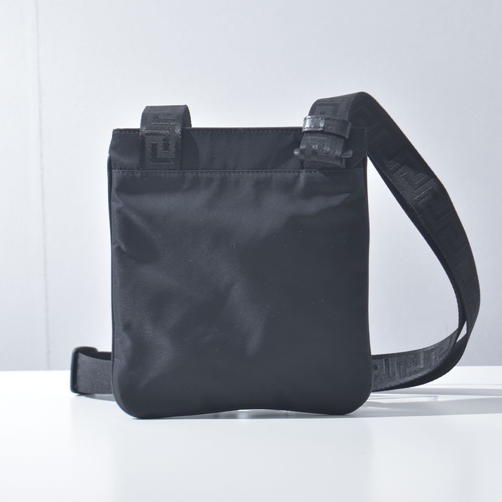 ヴェルサーチ バッグ ショルダーバッグ フラット サコッシュ