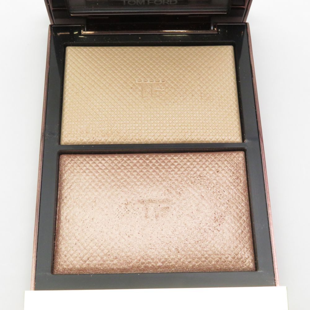 美品 TOMFORD トムフォード シェイドアンドイルミネイト ハイ