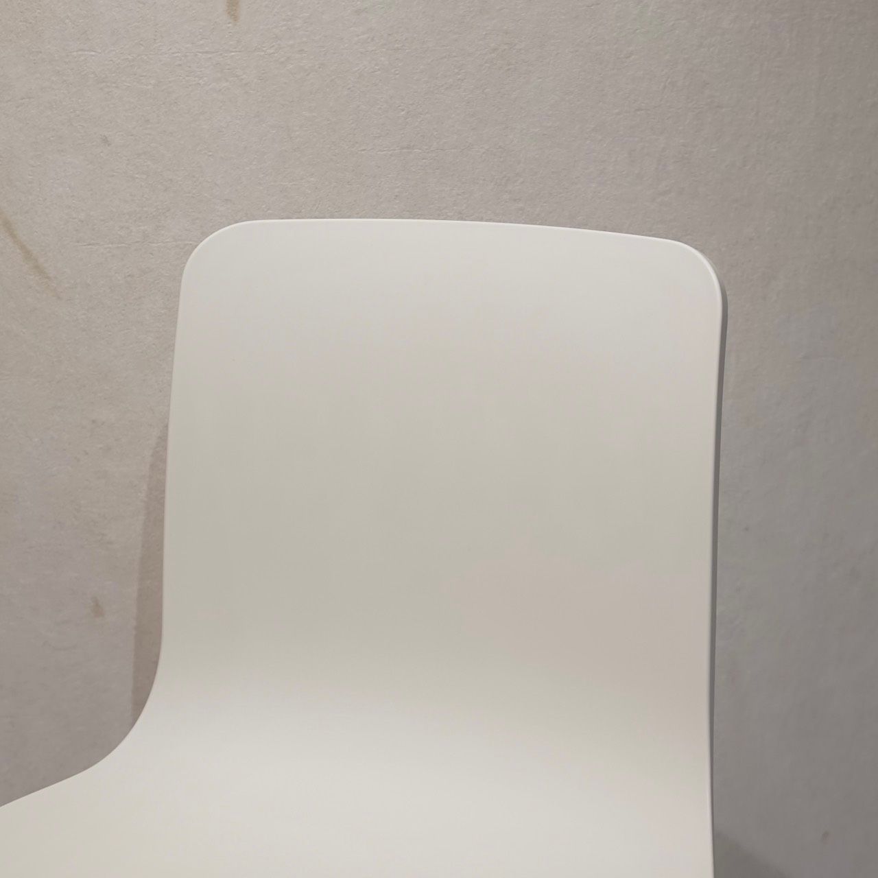 Vitra ヴィトラ HAL Wood ハルウッド ダイニングチェア 椅子 チェア プラスチックシェル オーク脚 北欧 モダン ナチュラル MARWIL-DEMENAGEMENTS_CH