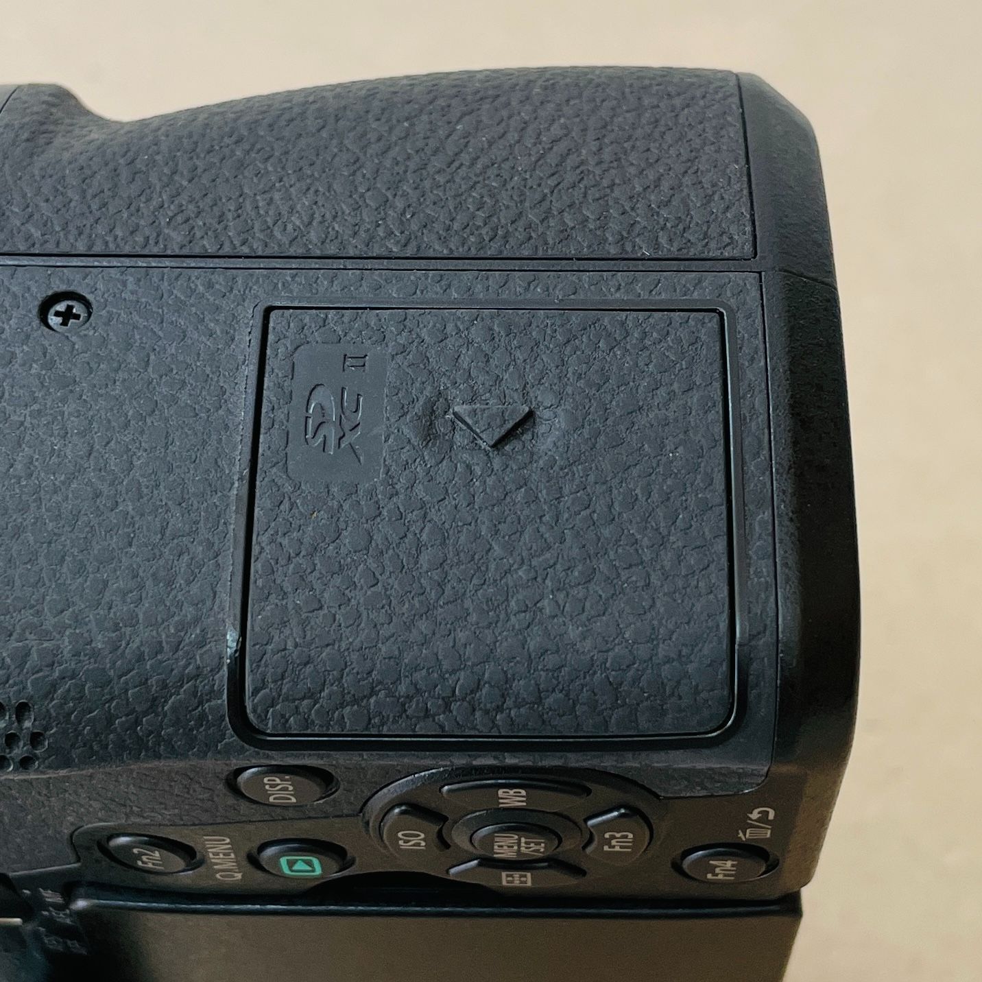 美品 Panasonic LUMIX G8 DMC-G8 シャッター回数2,098回 ボディのみ