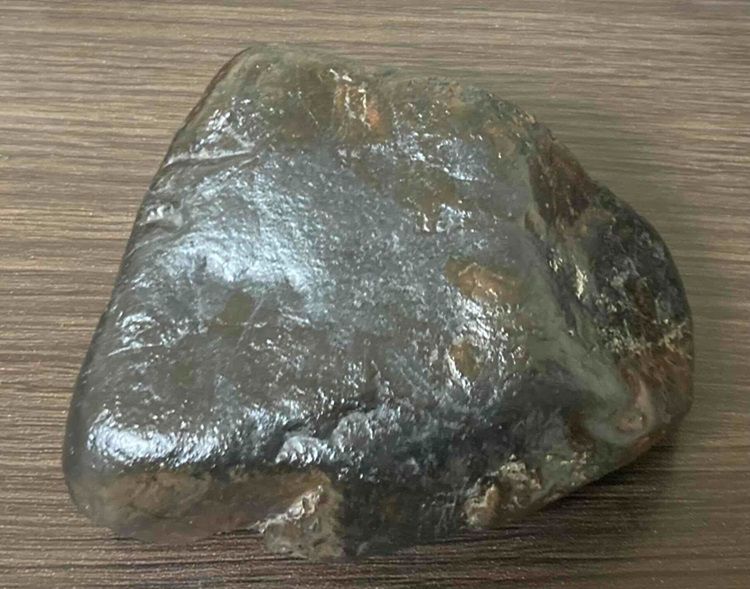 超特価！550，000円！阿波・徳島の「鮎喰川」にて採取された希少価値の高い大型隕石！