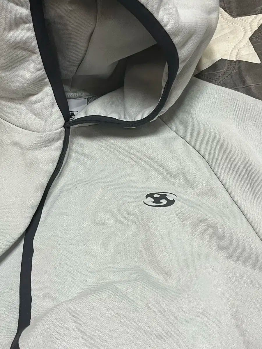 【雷市場（ポンジャン）商品韓国直送】 SAN SAN GEAR(サンサンギアー) フード付きTシャツ
