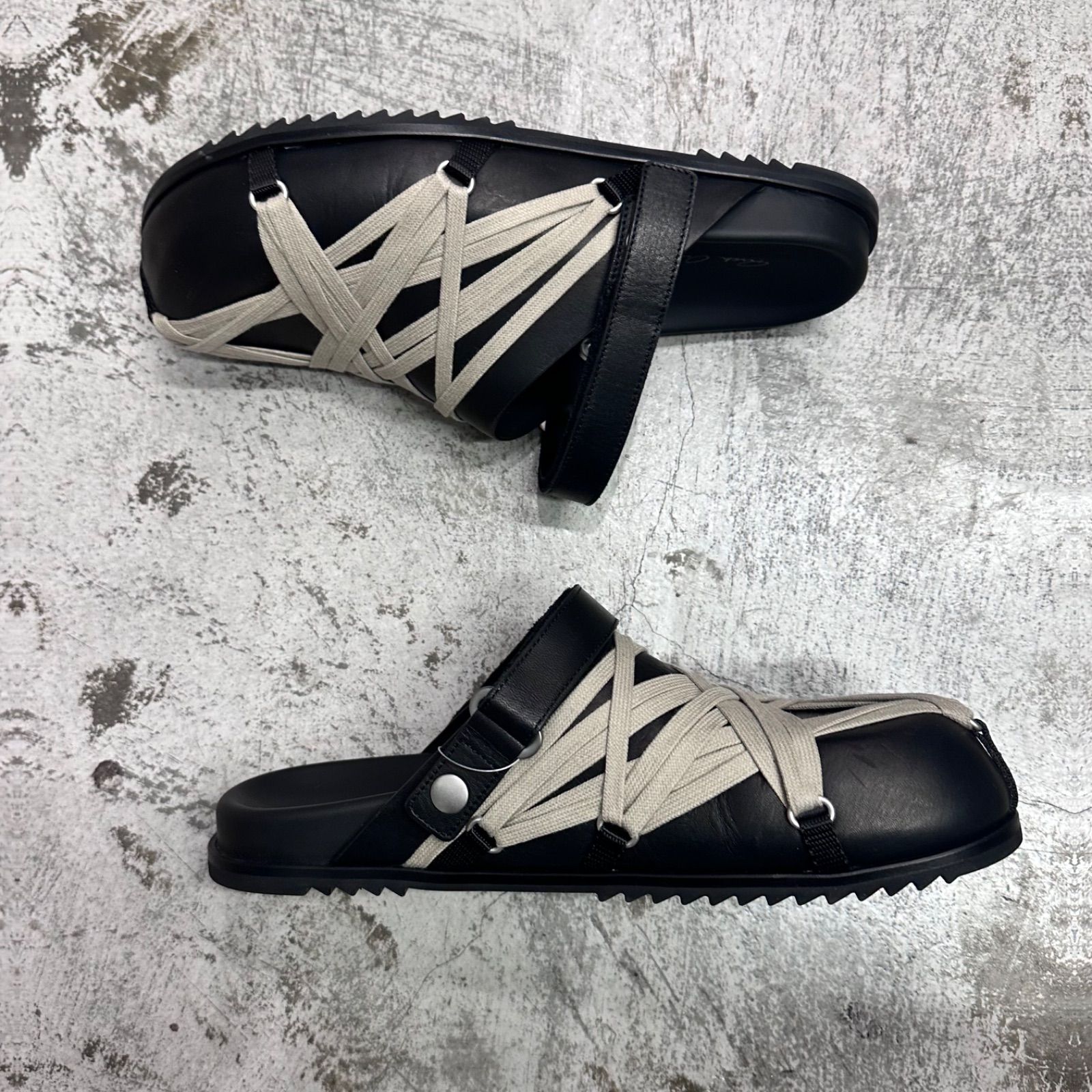 未使用Rick Owens2025SS 疯狂レースアップサンダル 本革 ブラック Rick Owens 2025SS 疯狂レースアップサンダル 本革 ブラック 靴