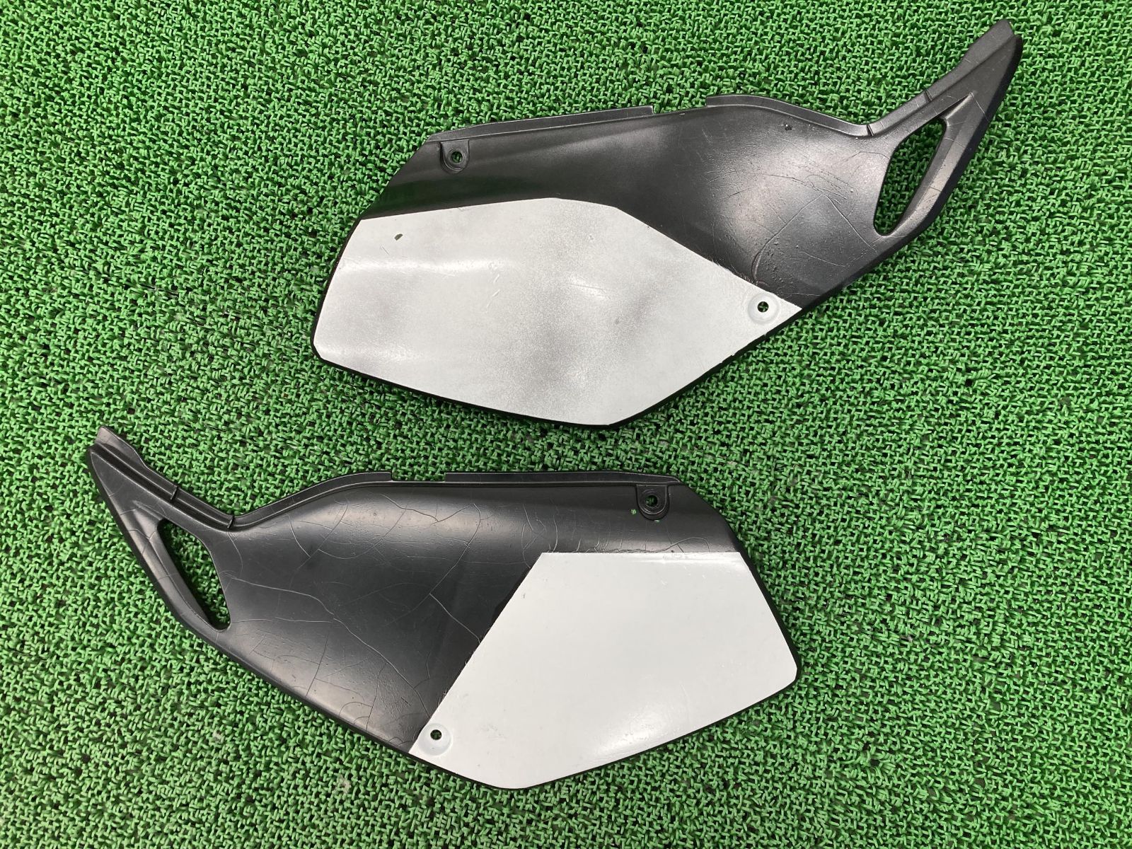 D-TRACKER X シュラウド・サイドカバー左右2セットカワサキ（Kawasaki