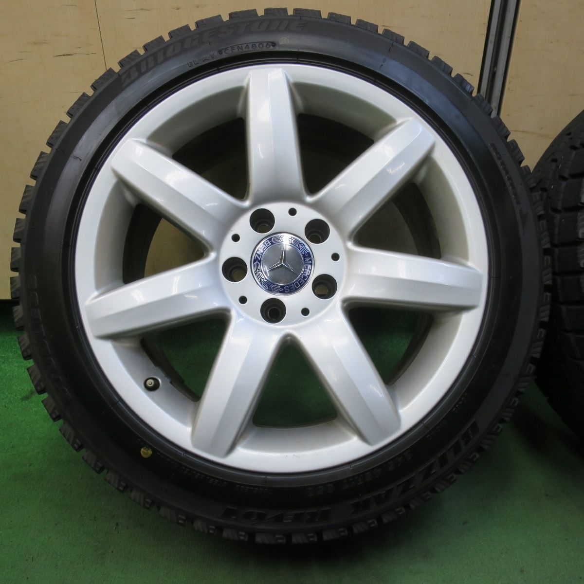 バリ溝 9.5分 ベンツ SLクラス R230 純正 245 45R17 スタッドレス ブリヂストン ブリザック REVO1 17インチ PCD112 5H 5100203イス