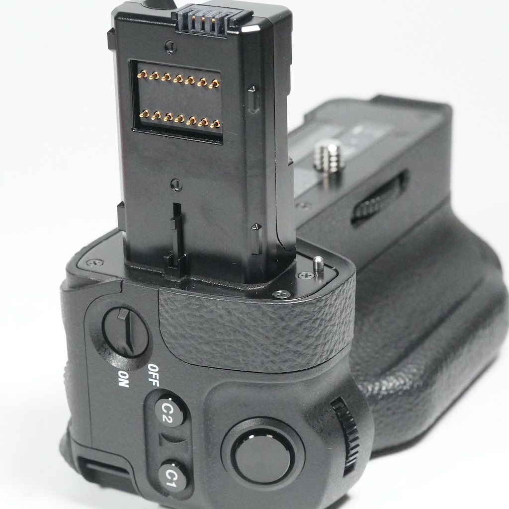 EM 縦位置グリップ