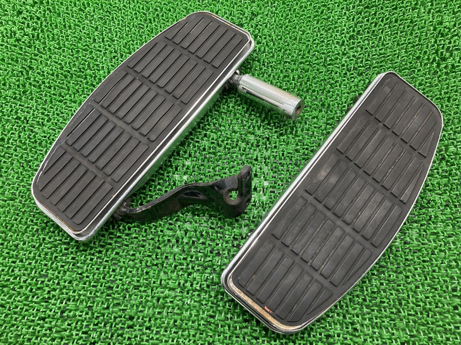 FLSTC1340 ステップボード 左右 ハーレー 純正 バイク 部品 EVO ヘリテイジソフテイルクラシック 曲がり無し 品薄 希少品 車検 Genuine 【中古】 44