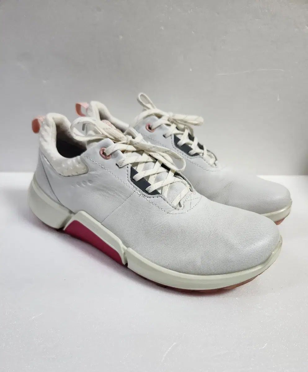 値下げします。ECCO レディースゴルフシューズ23.5 ECCO レディース ゴルフシューズ 23.5㎝ Ecco(エコー) ecco スパイク