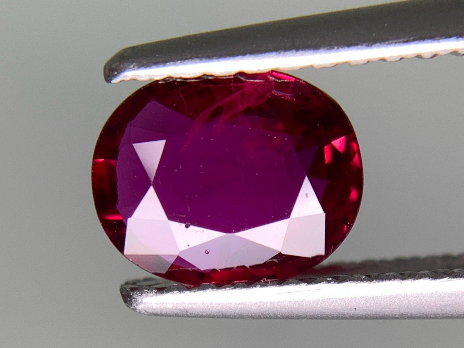 中央宝石ソーティング付き 7.13㎜×5.88㎜×2.45㎜