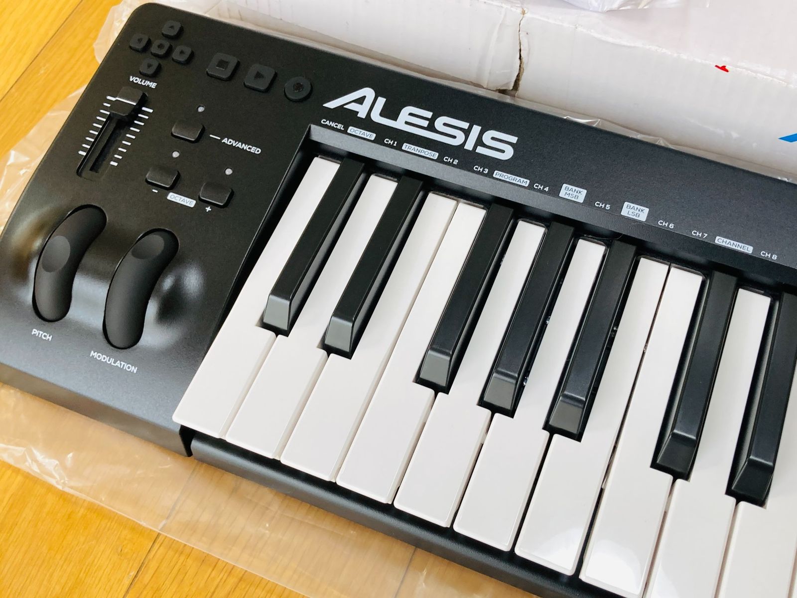 美品☆Alesis(アレシス) MIDIキーボード USBコントローラー 49鍵 フル