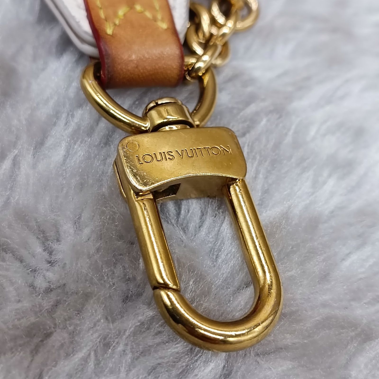 LOUISVUITTON 》 ルイヴィトン キーホルダー LVチェリシュド M01726
