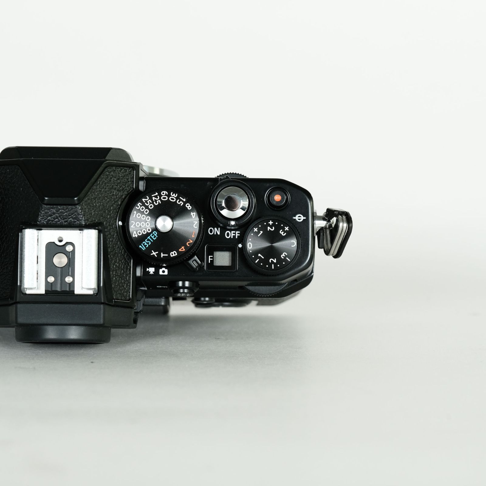 Nikon Zfcミラーレスカメラ本体(純正グリップ付)とおまけ