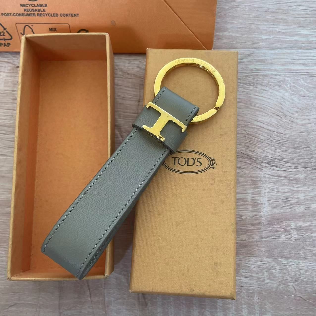 トッズキーリング 新品トッズ TOD'S キーリング キーリング レザー キーリング