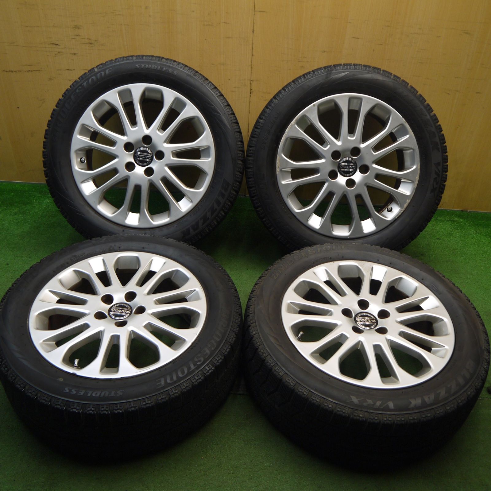 ベンツ純正アルミホイール&ブリザックスタッドレスタイヤ215/55/R17