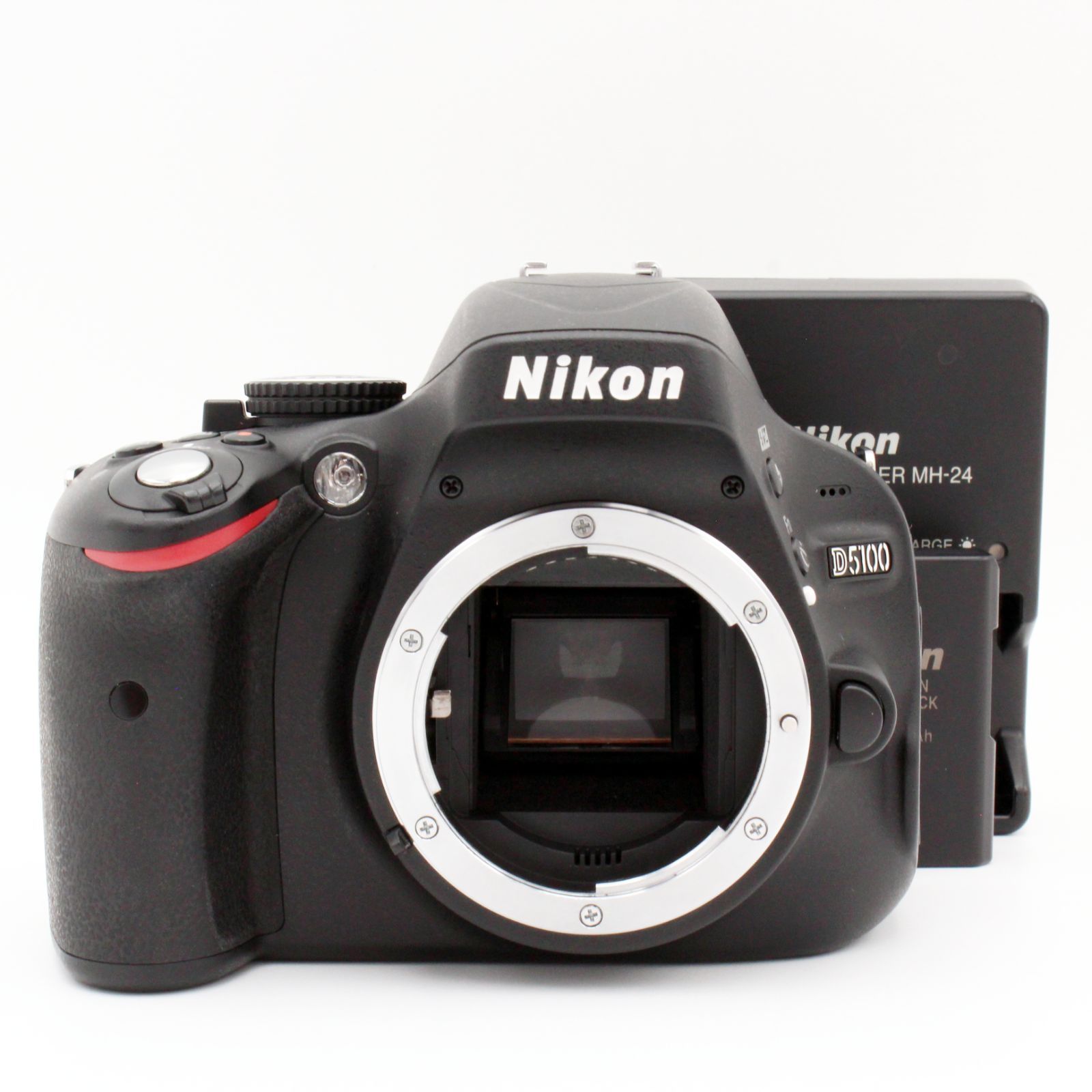 Nikon D5600 本体のみ シャッター数1000枚以下 Nikon D5600 本体のみ シャッター数1000枚以下
