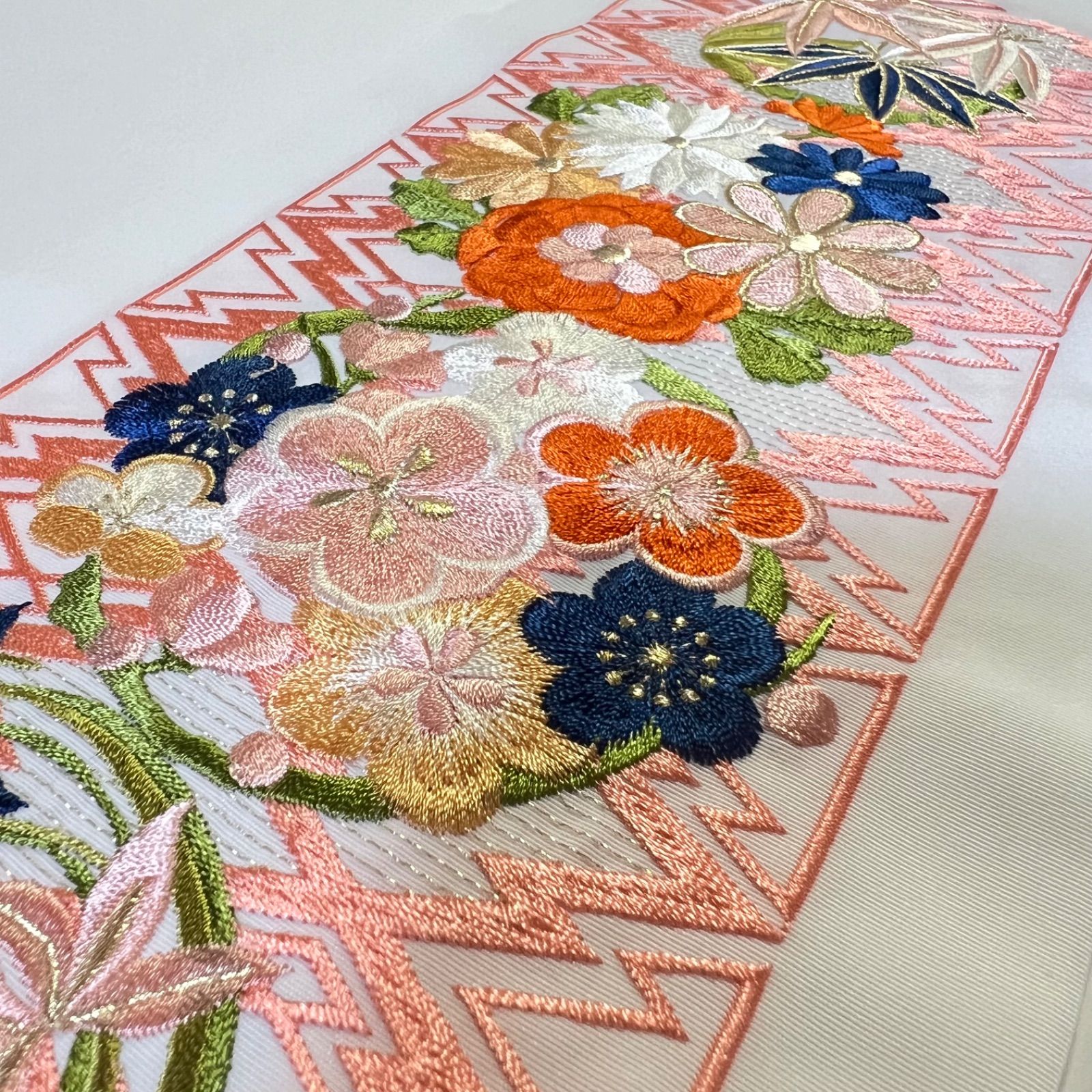 L 042 刺繍半衿 白 四君子 紗綾形