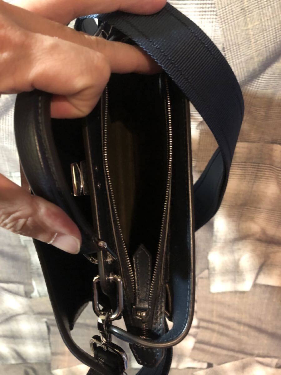 定価50万 FENDI PEEKABOO ISeeU X CROSS CUIO ROMA M 2025 フェンディ ピーカブー アイシーユー ネイビー レザー バッグ FK