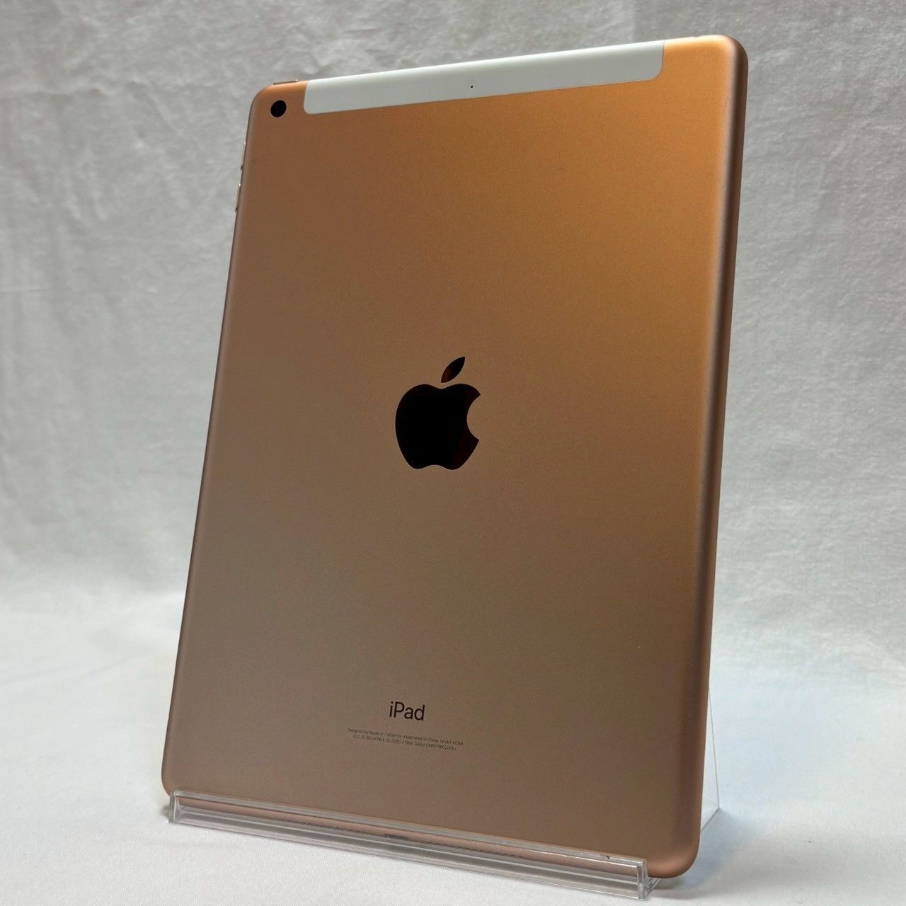 iPad|第6世代|32GB|ゴールド|MRM02J|A|ドコモ判定|ケース付き|バッテリー良好|No.752