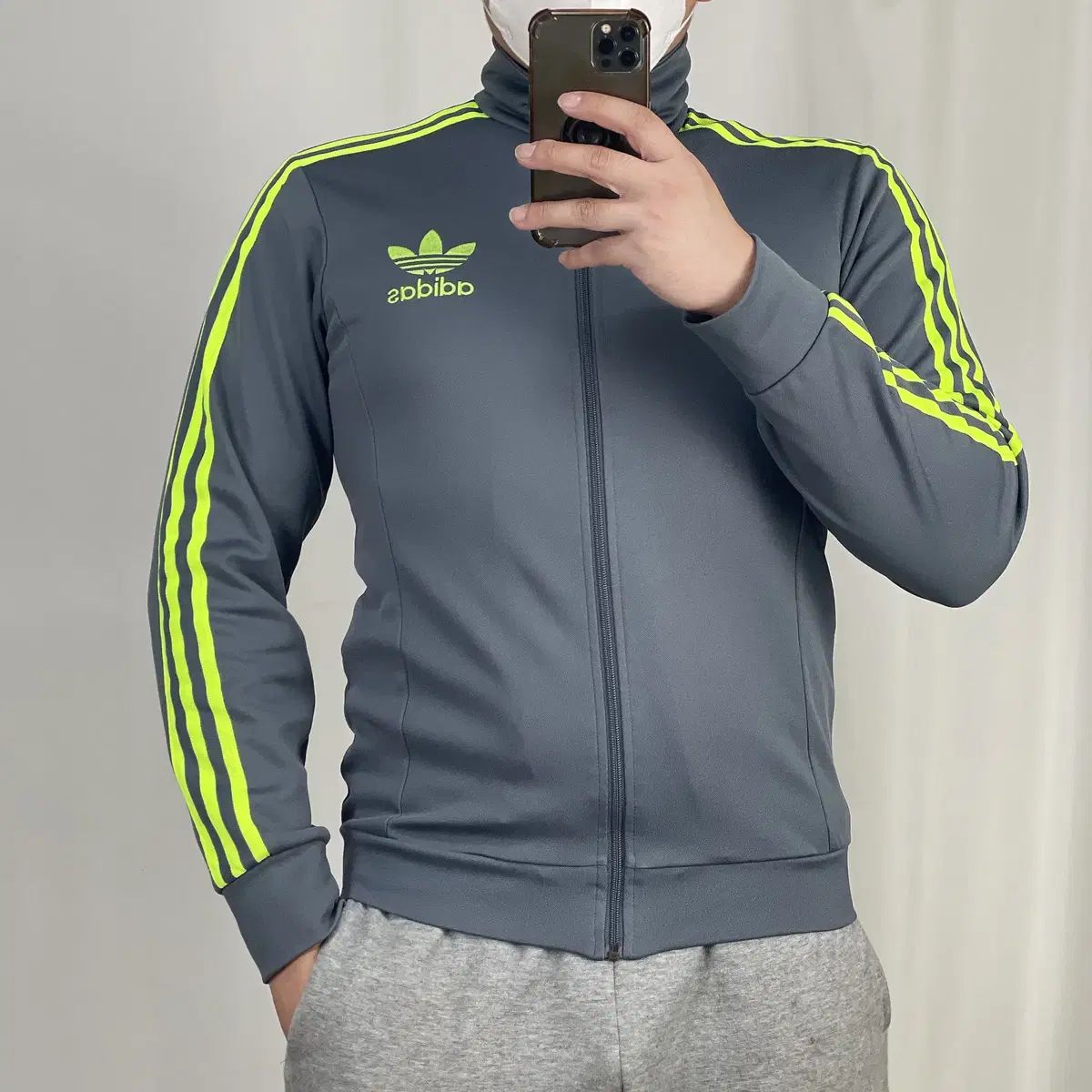【雷市場（ポンジャン）商品韓国直送】 adidas(アディダス) グレー 蛍光 ネオン ヨーロッパ トラックトップス ジャージ 95 241102