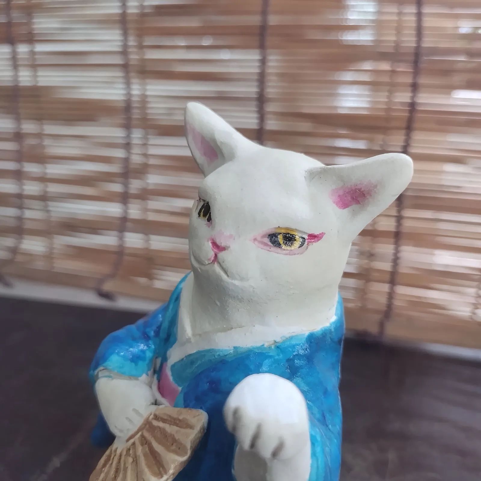 白猫　舞妓　陶器　猫の置物 白猫 舞妓 陶器 猫の置物 Amazon.co.jp: 白猫 舞妓 陶器 猫の