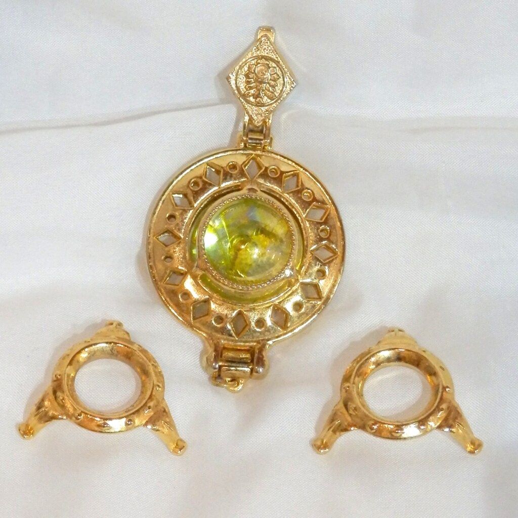 有言実行三姉妹シュシュトリアン バルミラクルペンダント バンダイ