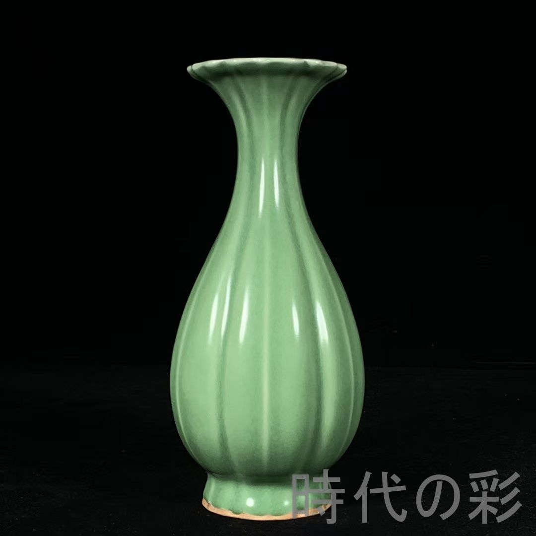 中国古美術 宋代 龍泉窯 梅子青釉 瓜形瓶 花瓶 文房置物 茶道具 青磁 古陶磁器 旧蔵 古賞物 古玩 時代物 R0710110133