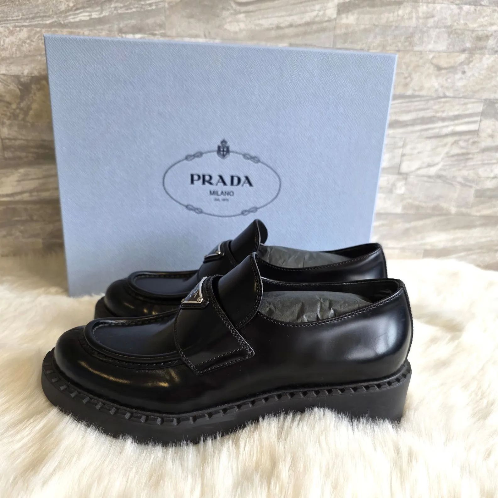 24時まで！極美品✨プラダ　正規品　チョコレート　ローファー　ブラッシュドレザー プラダ PRADA PRADA ローファー チョコレート 1D246M ULS