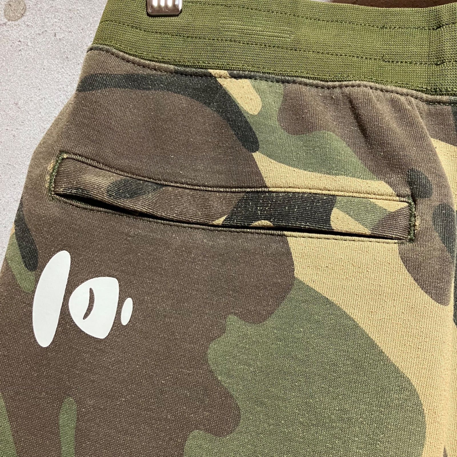 A BATHING APE 迷彩ジョガーパンツ Mサイズ 美品 A BATHING APE A BATHING APE 迷彩ジョガーパンツ Mサイズ 美品 A BATHING APE