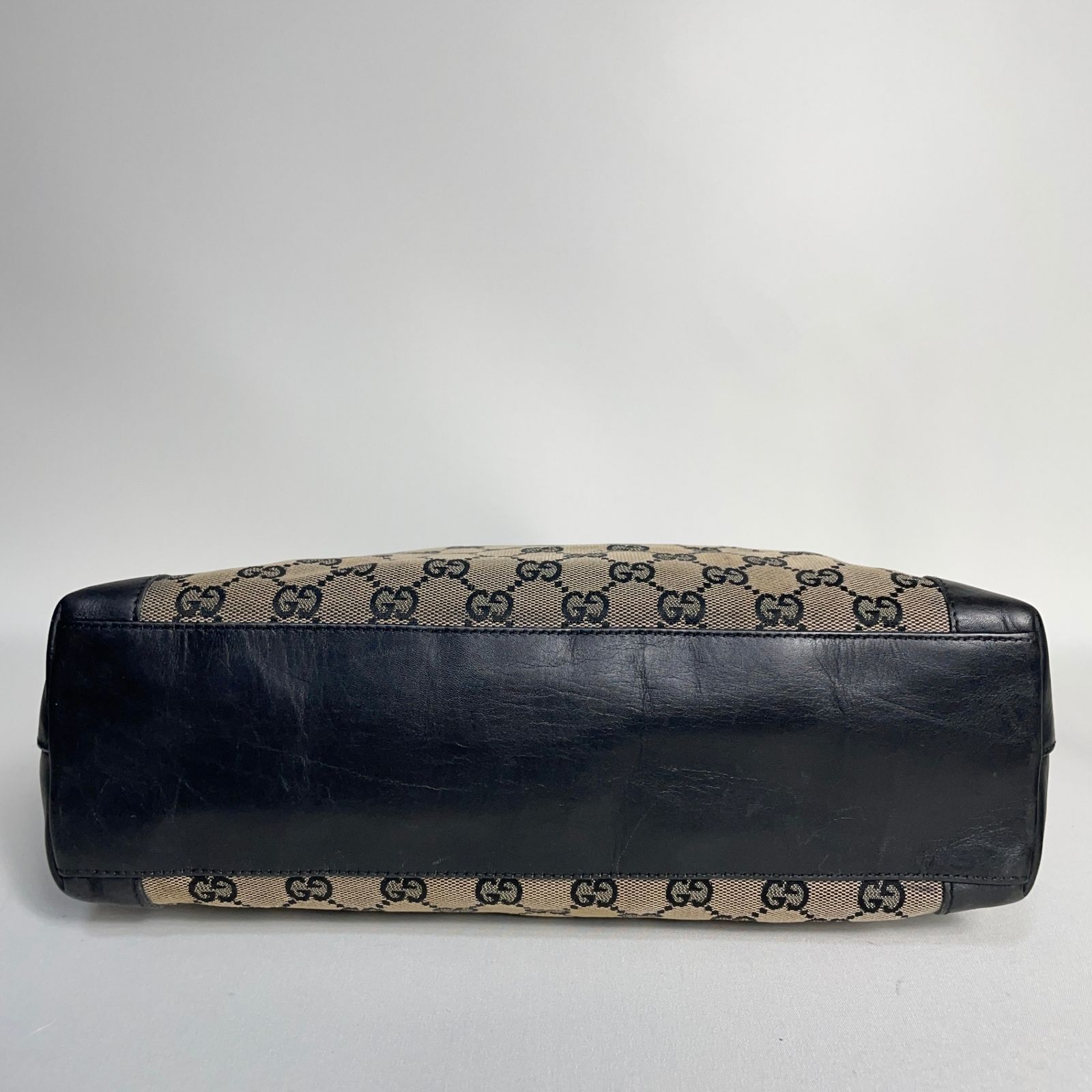 2502-77｜グッチ GGキャンバス ハンドバッグ ブラック - メルカリ 