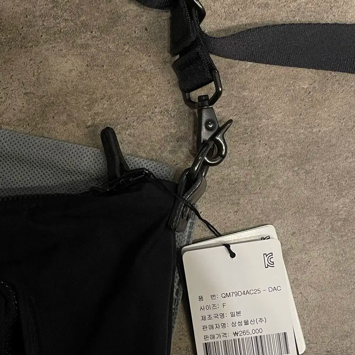 AMIACALVA(アミアカルヴァ) ボディバッグ ブラック AMIACALVA