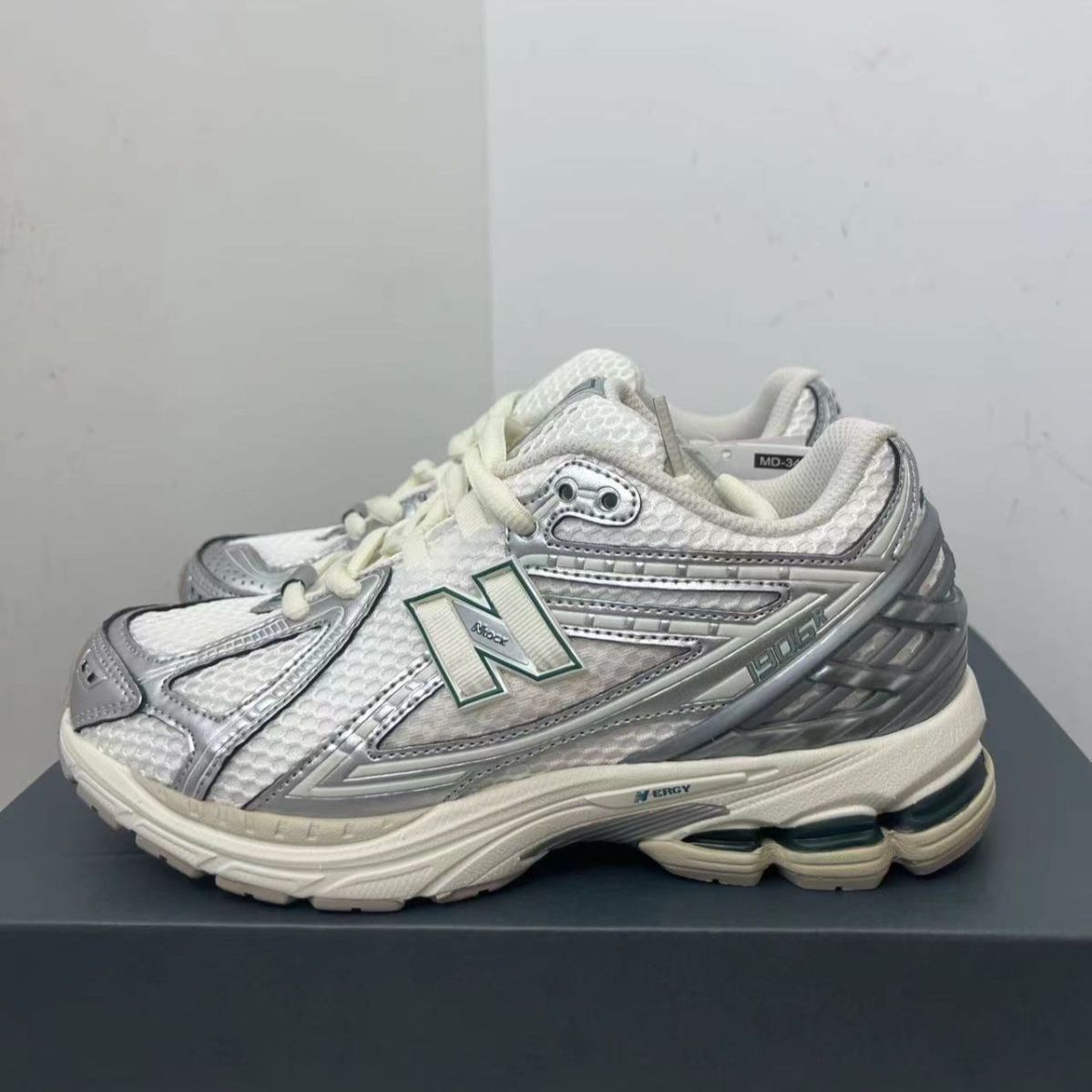 【人気商品・新品未使用】ニューバランス New Balance NB 1906R スニーカー