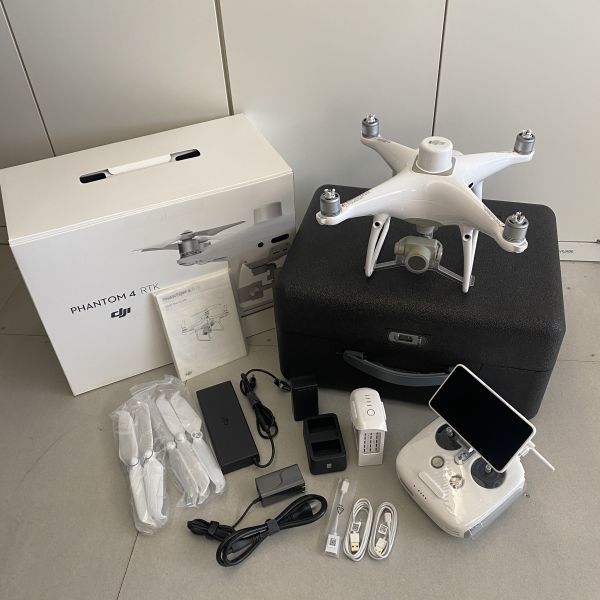 新古品】DJI Phantom 4 RTK SE (スクリーン付プロポ) ドローン本体一式セット【事前機体登録済み・リモートID搭載免除機体】 -  メルカリ