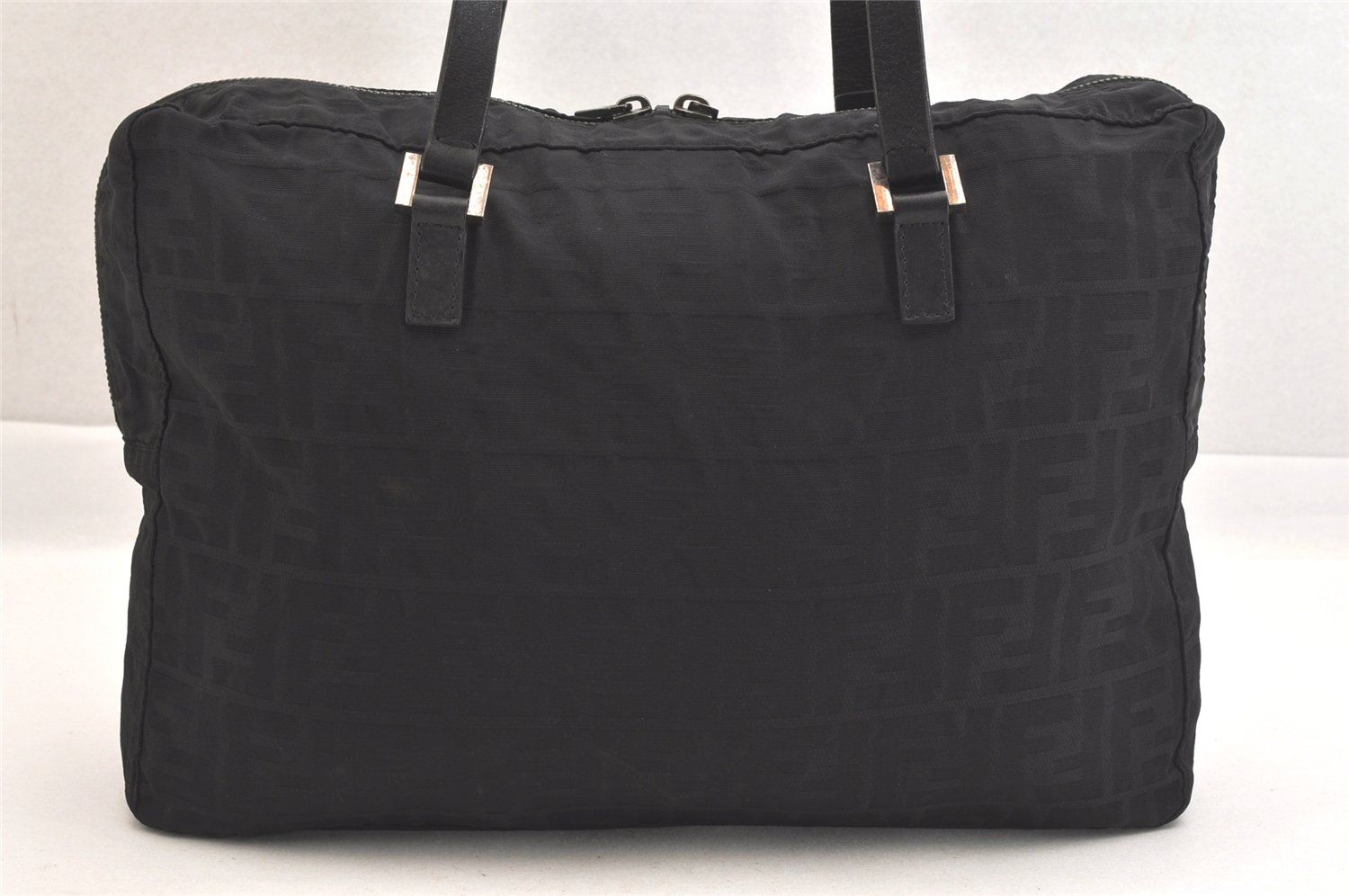 Fendi ブラック ナイロン ハンドバッグ FENDI/フェンディ】ナイロン ハンドバッグ ブラック｜ヴァルティーク