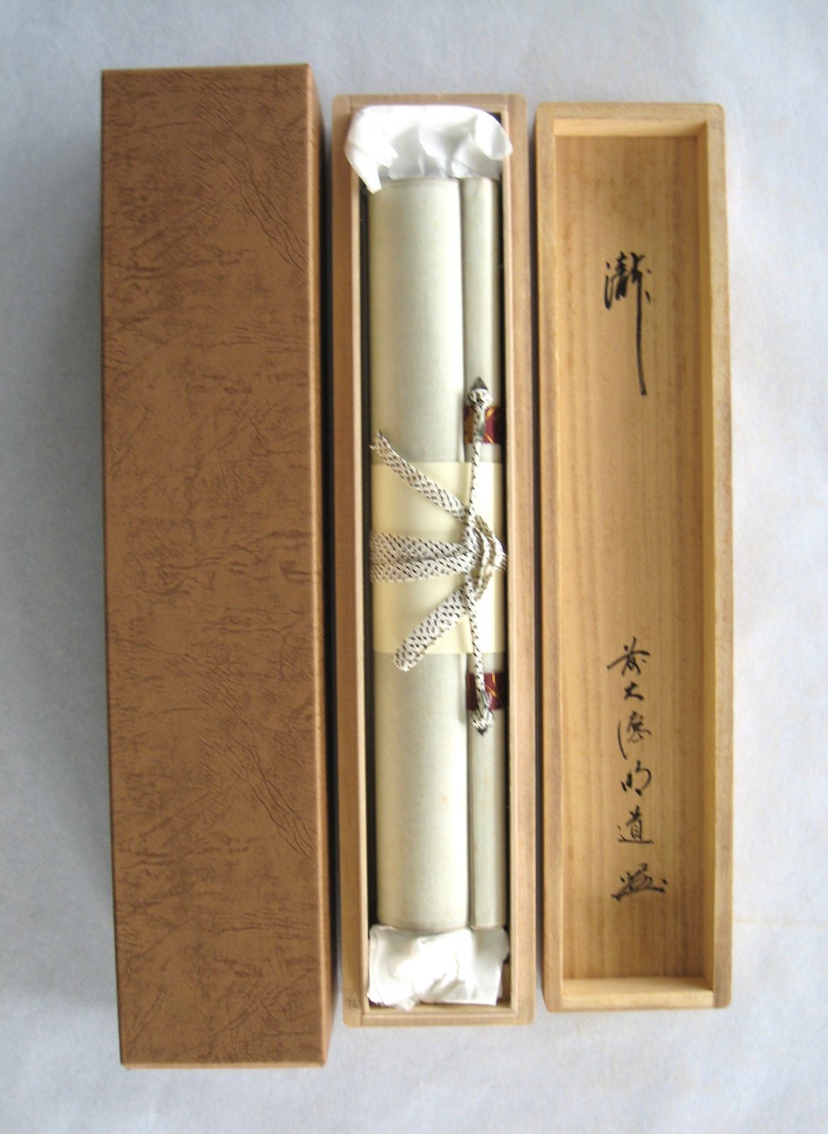 【真筆】茶掛け 茶掛 瀧◆大徳寺派 玉瀧寺 前大徳 戸上明道　共箱・タトウ箱付 真筆】茶掛け 茶掛 瀧◇大徳寺派 玉瀧寺 前大徳 戸上明道 共箱