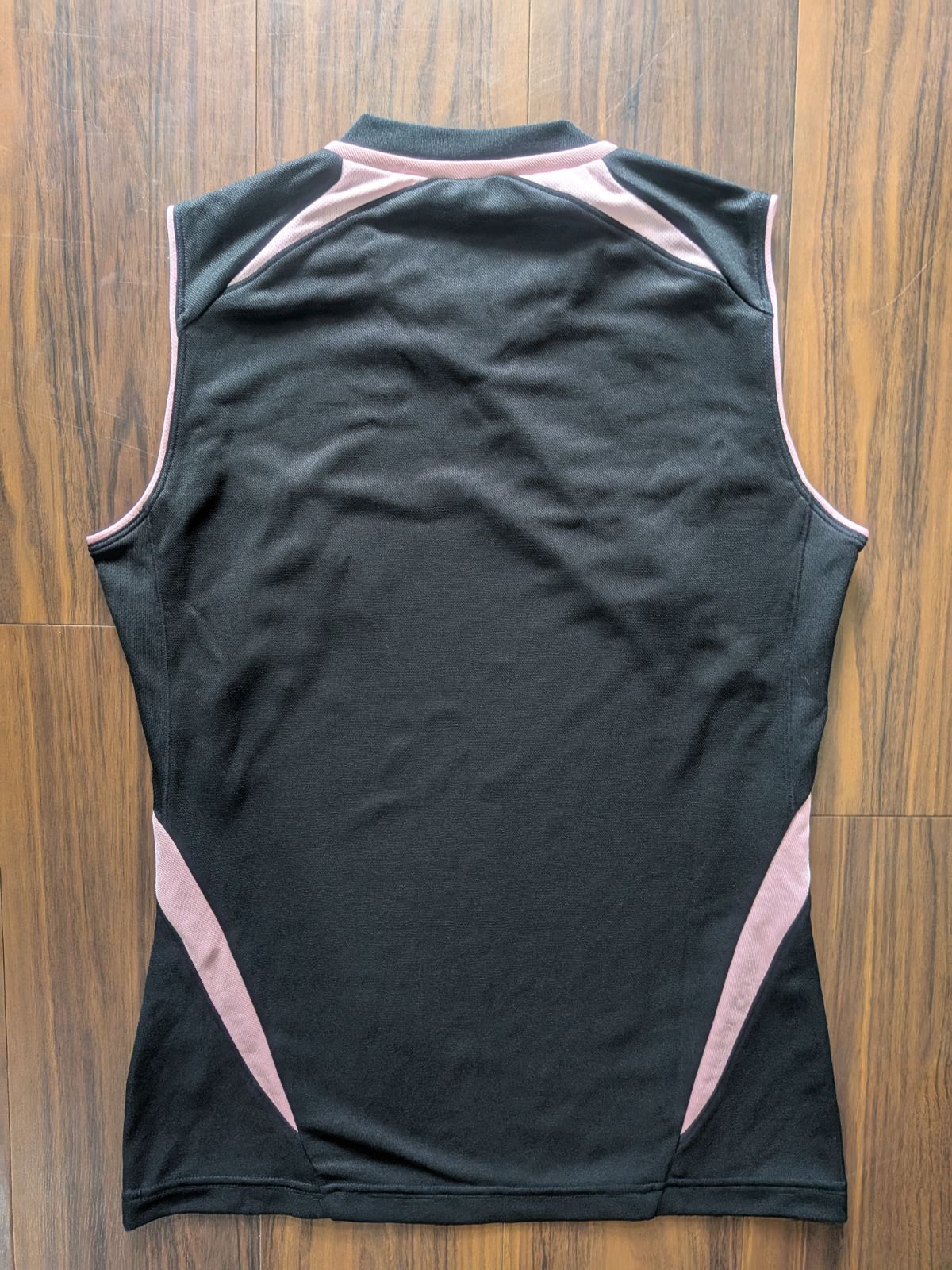 【新品未使用】DESCENTE ノースリーブシャツ ショートパンツ セット DESCENTE バレーボール ノースリーブシャツ ショートパンツ 上下