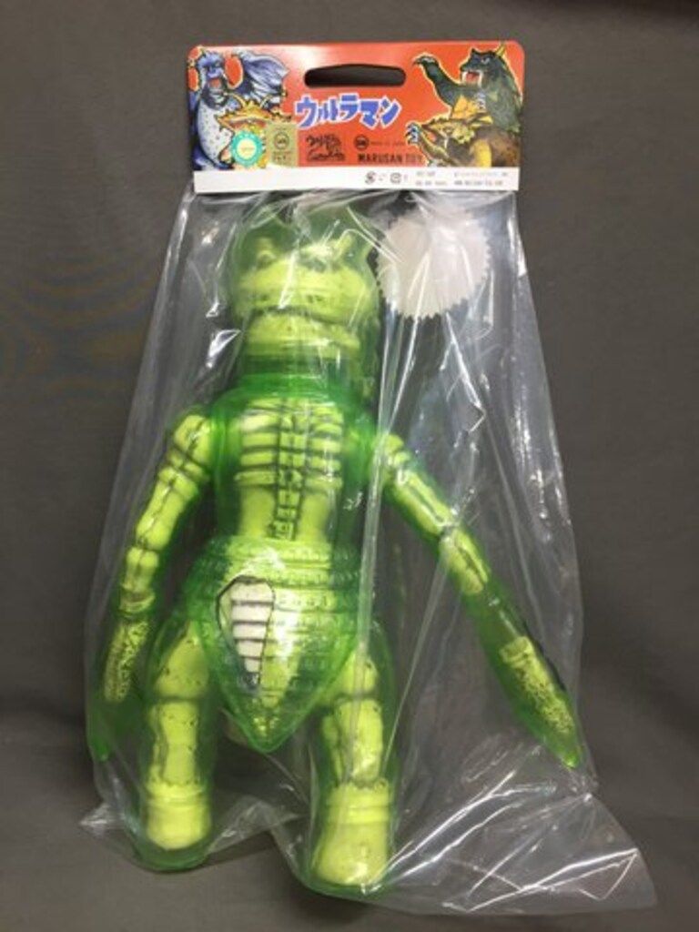 新品未開封品 マルサン secret base X-RAY バルタン星人450