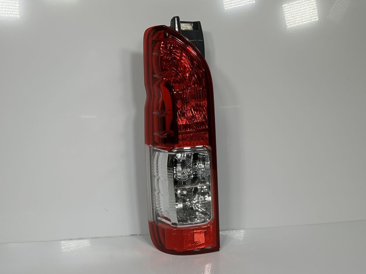 破損キズなし 200系 ハイエース 4型 5型 6型 7型 KDH201V GDH201V TRH200V 後期 純正 左テールランプ 81561-26443 26-140 管理31190
