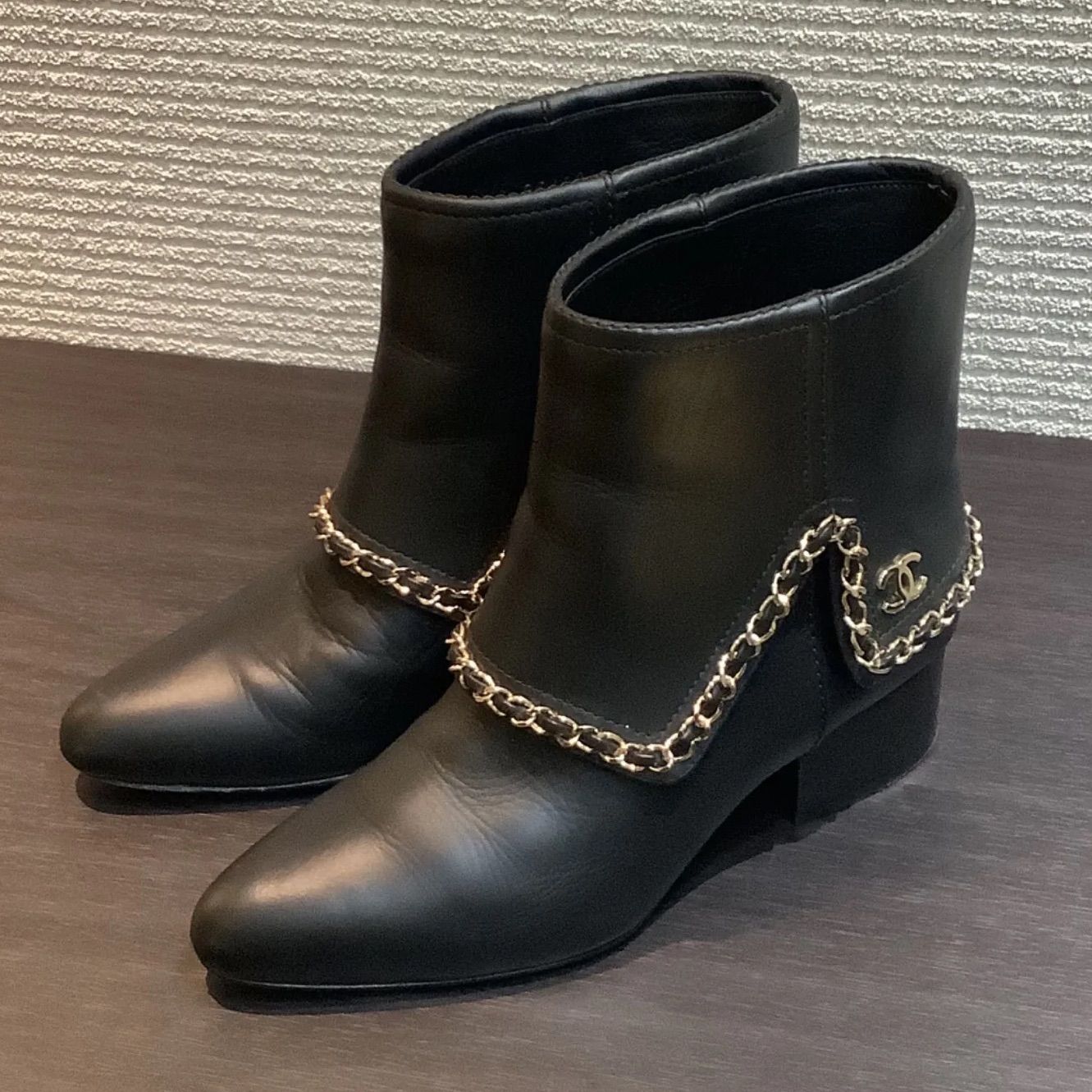 シャネル CHANEL ココマーク マトラッセ チェーン レザー ブーツ ショートブーツ アンクルブーツ 黒 ゴールド 36 約23cm G34929 B438|T12