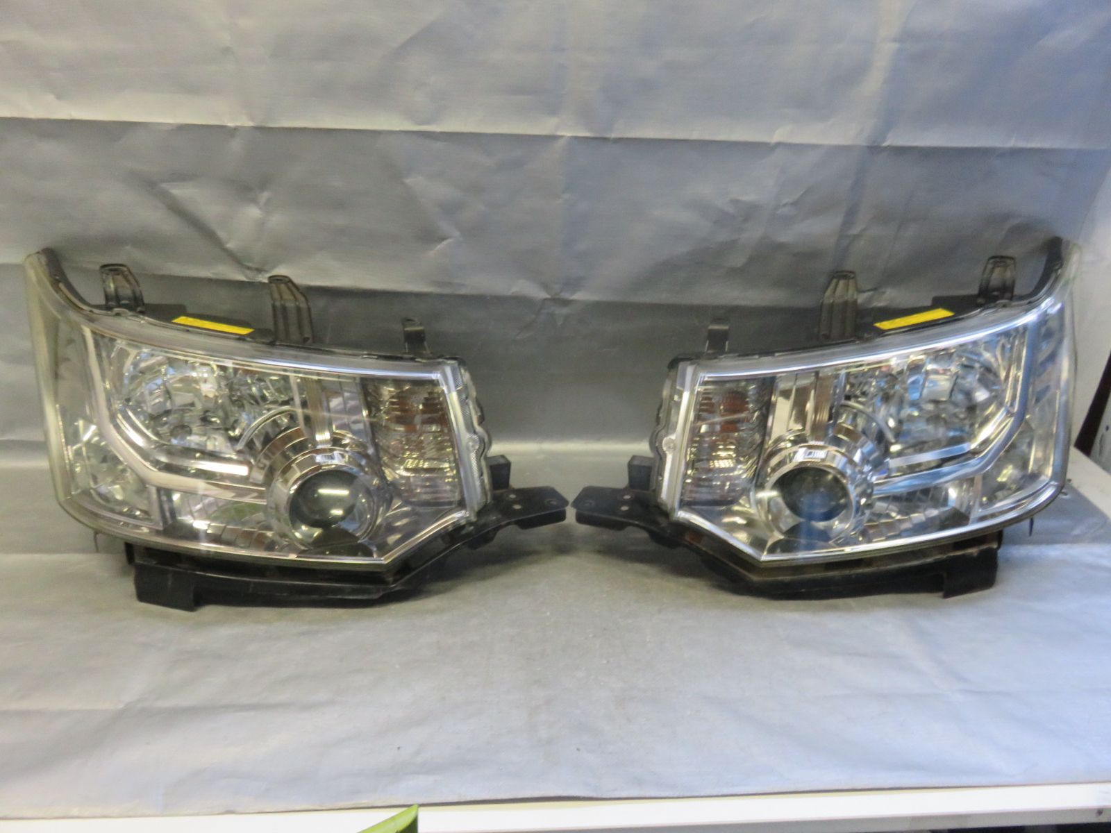 ☆STD6429/点灯OK 三菱 デリカ D:5 CV5W 純正 HID ヘッドライト ヘッド 