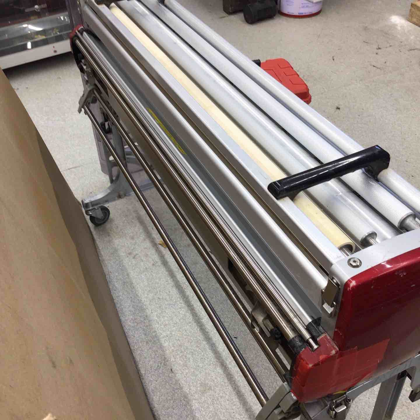 クロス・内装業者さんに！　 ヤヨイ化学　 自動壁紙糊付機　 コータックス　【中古】 壁紙（クロス）自動糊付け機 ヤヨイ コータックスYAYOI COATAX 中古