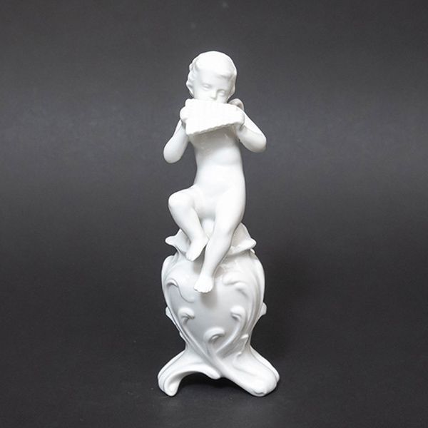 リチャードジノリ　カポディモンテ　フィギュリン「花を運ぶ少女」 リチャードジノリ カポディモンテ フィギュリン「花を運ぶ少女