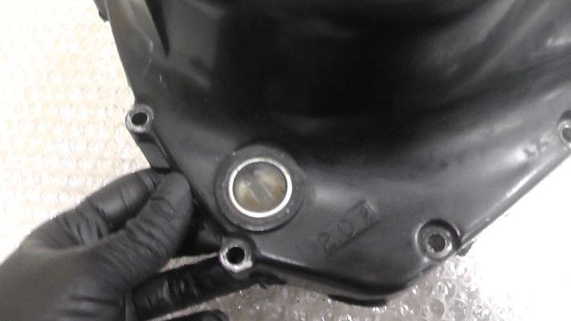 エンジンカバー 右