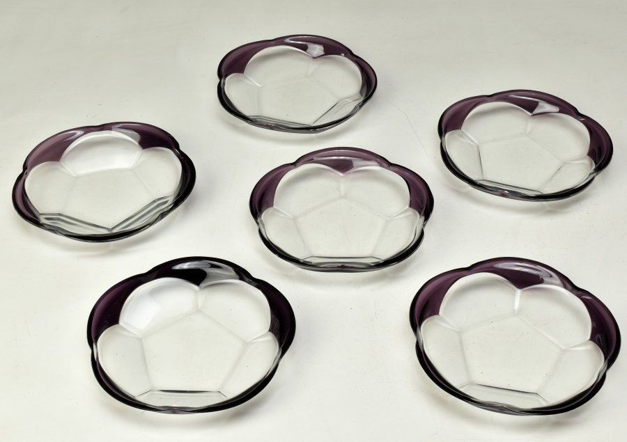 蔵C9786a レトロガラス 切子 被せガラス 梅型 小皿 ６客