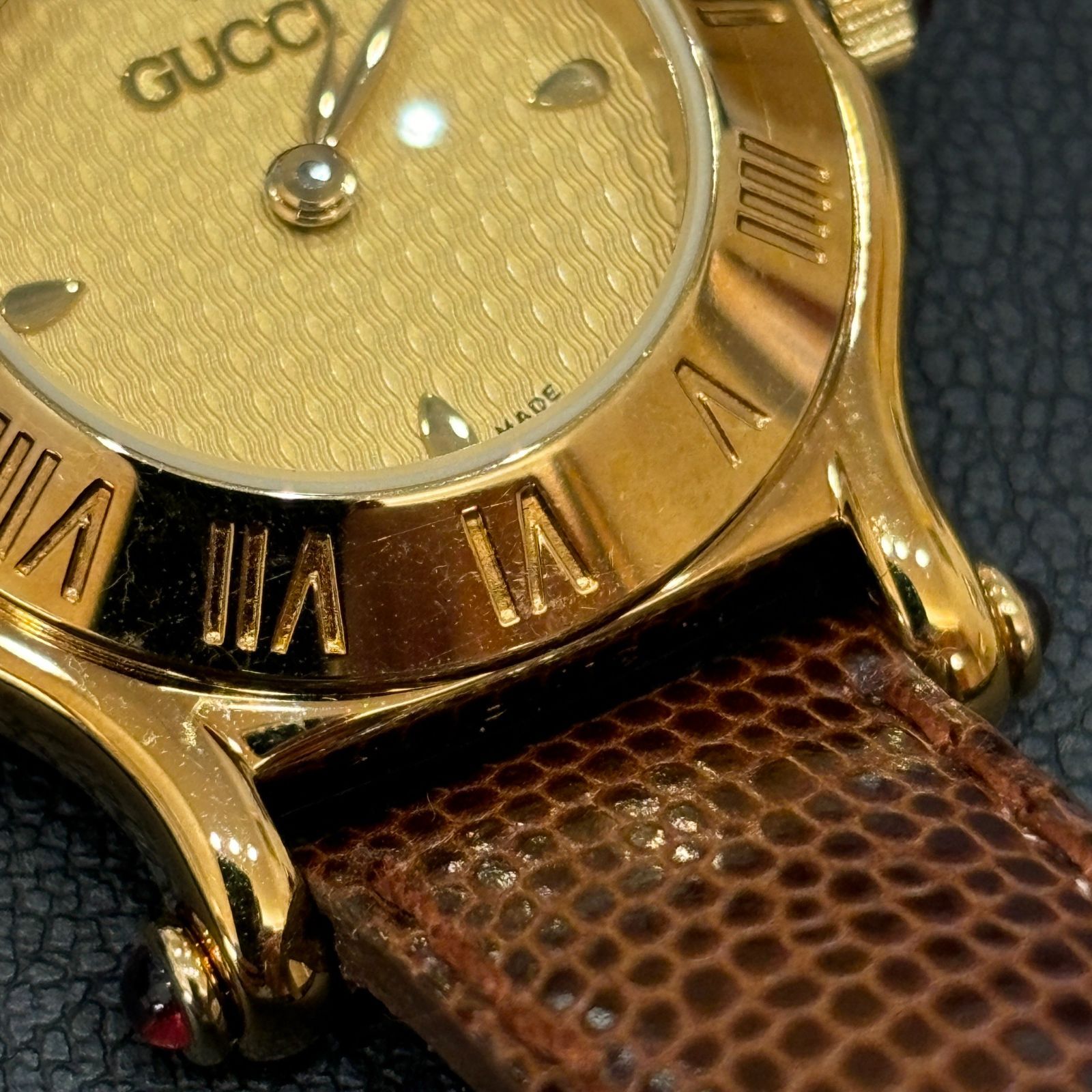 稼働 GUCCI 腕時計 6500P ローマインデックスベゼル レザー 990 ΩNA4126 大人気！GUCCI グッチ 腕時計 6500L QZ クォーツ