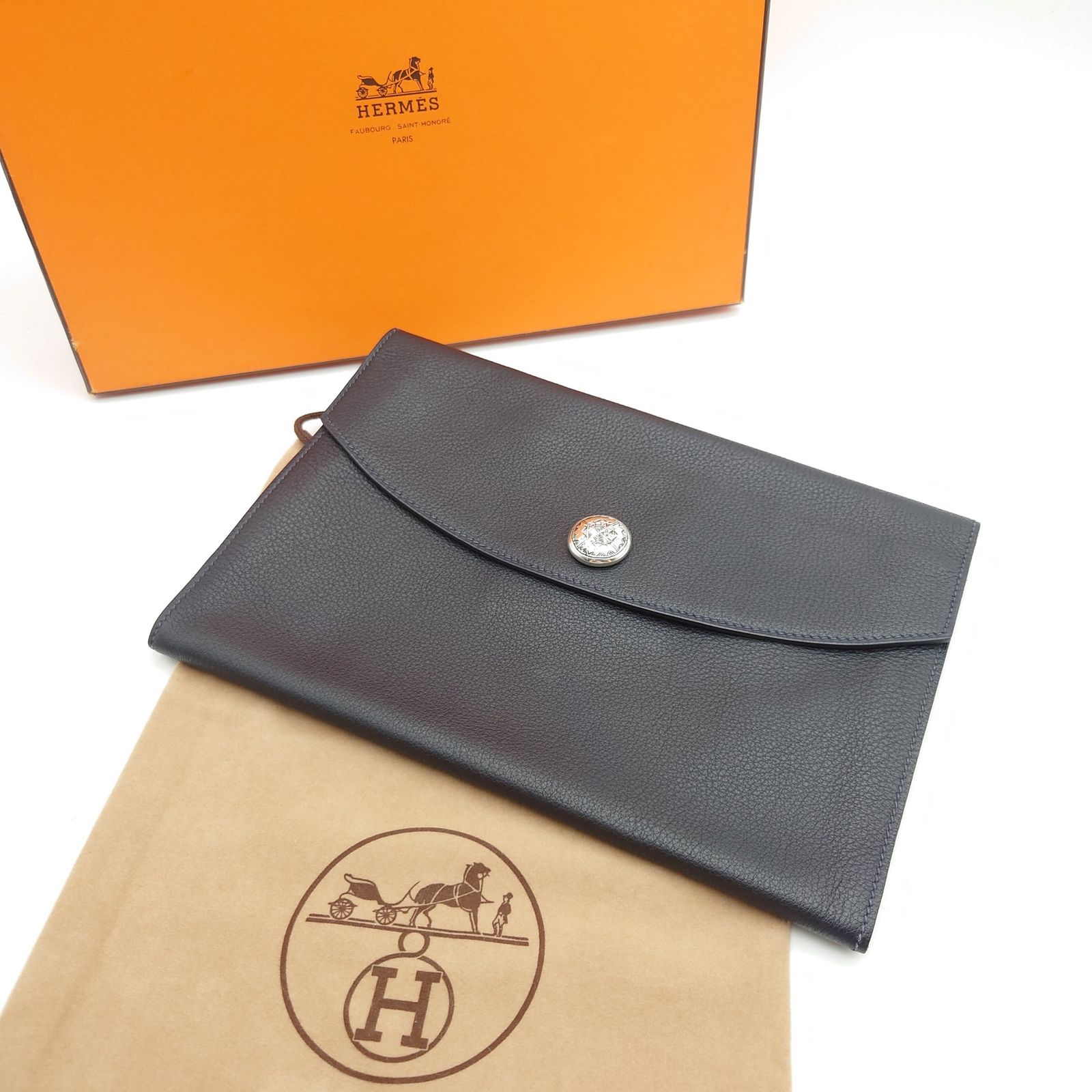 エルメス HERMES ポシェット リオ クラッチバッグ セカンドバッグ シンプル スクエア 無地 きれいめ エレガント おしゃれ カジュアル ブラック シルバー レザー メンズ レディース AB品 当店通常価格89800円