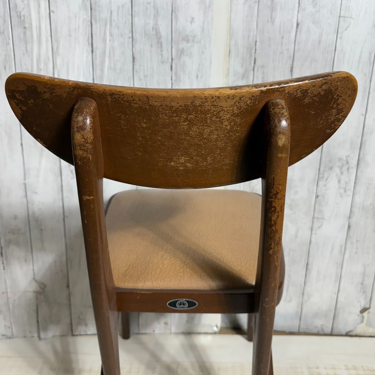 ①北欧レトロ マルニ木工 木製椅子 鋲打ちダイニングチェア ロビーチェア 古家具 ①北欧レトロ マルニ木工 木製椅子 鋲打ちダイニングチェア