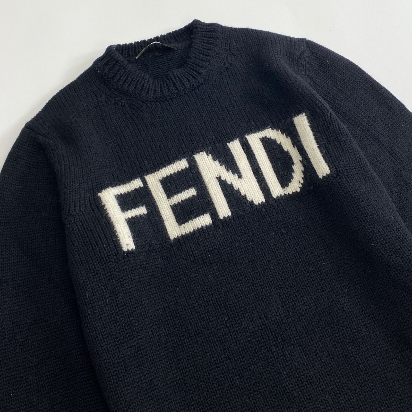 71k11 FENDI フェンディ フロントロゴ ニットセーター 2021AW  48 ブラック ミドルゲージ ウールセーター