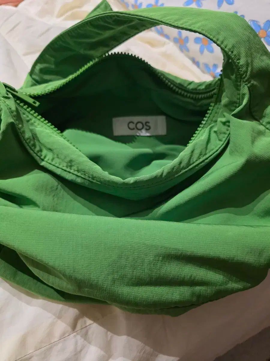 COS コス ナイロン クロスボディーバッグ サドルバッグ グリーン
